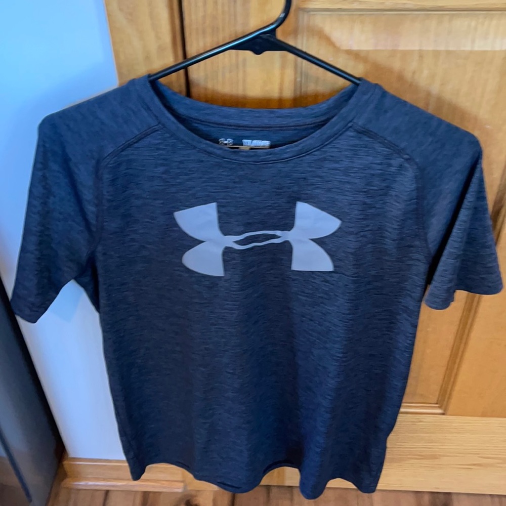 Under Armour tshirt